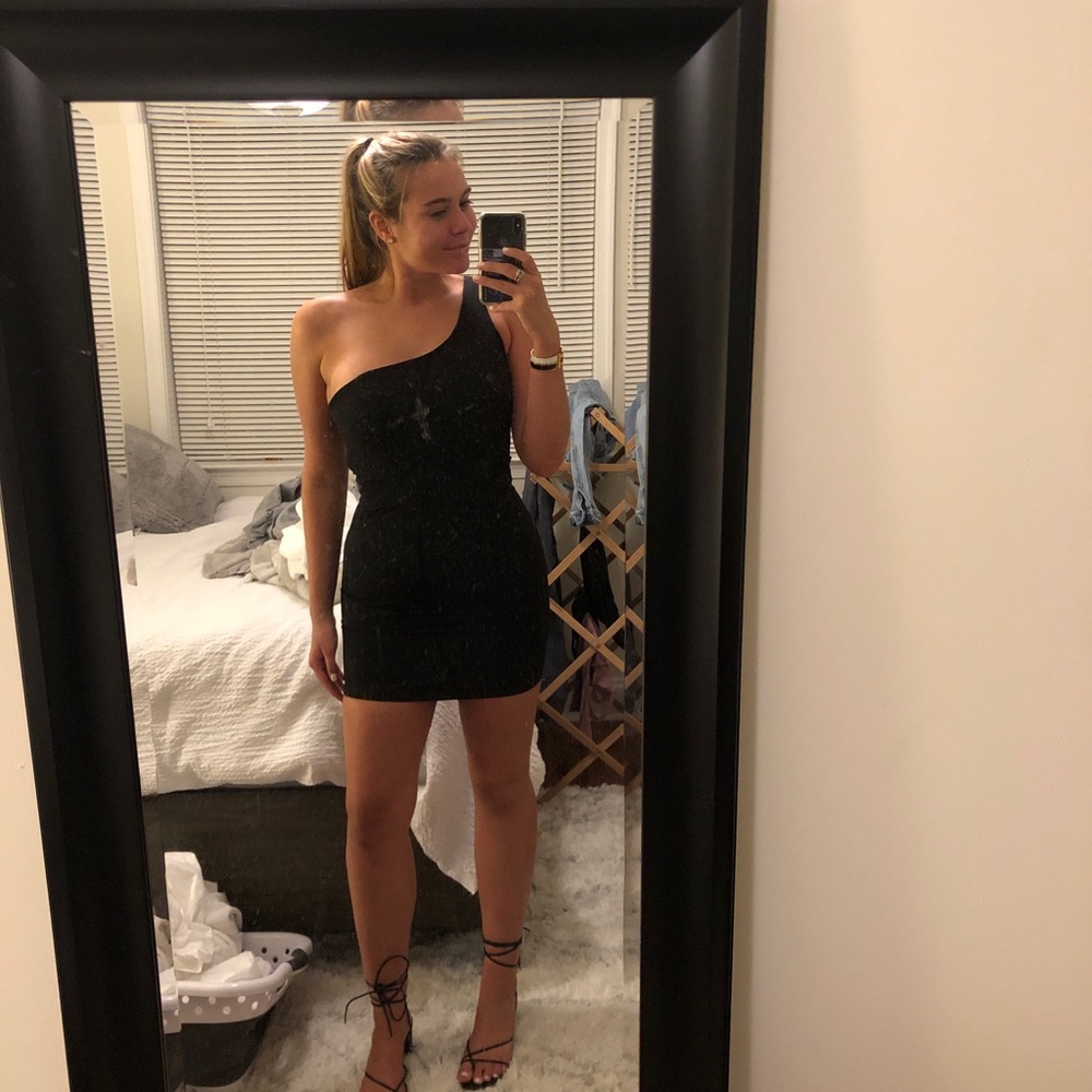 Superdown black one shoulder